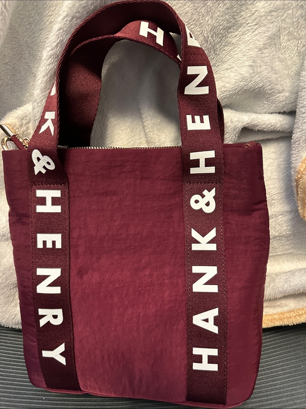Hank & Henry purse with strap - new , burgundy